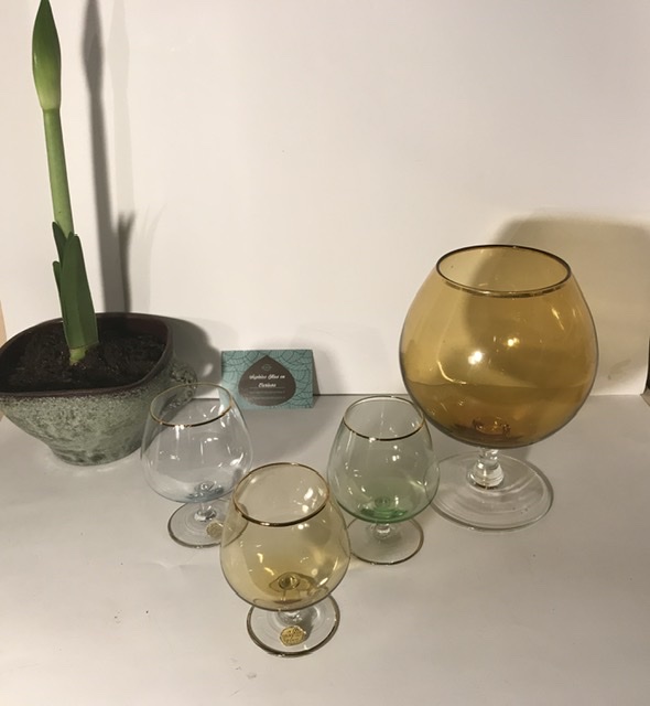 Boheemse Bokaal en 3 glazen op voet met Gouden Rand, ook als Amaryllisvaas te gebruiken,